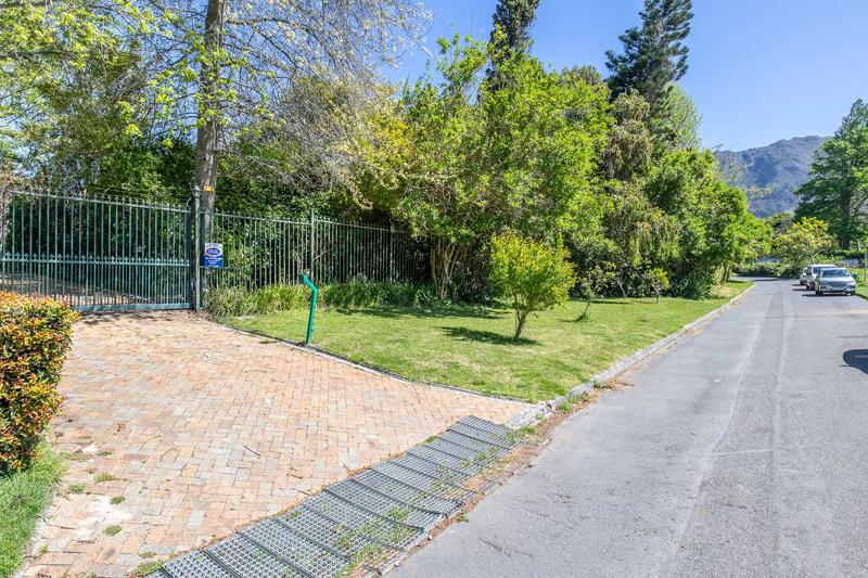 4 Bedroom Property for Sale in Constantia Western Cape